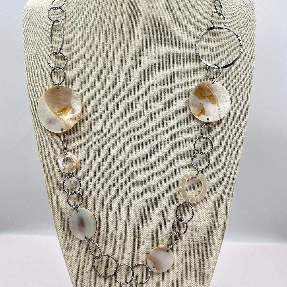 Vintage 90s Mother of Pearl Shell Station Silver Tone Necklace Classic Jewelry